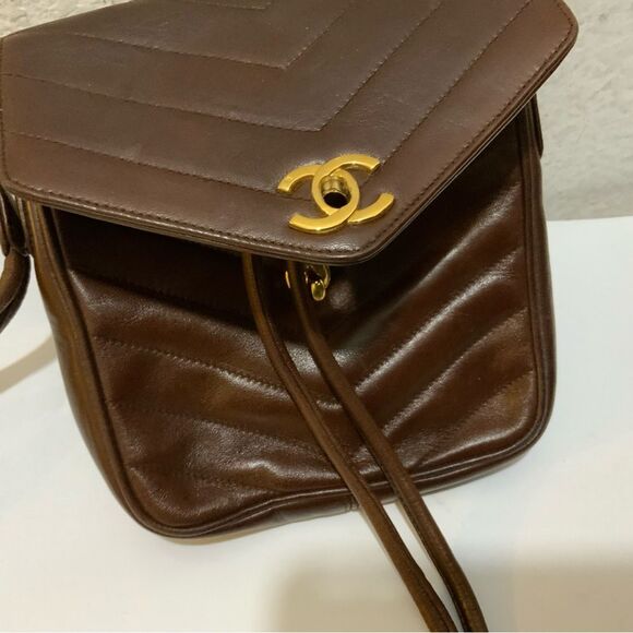 Chanel Vintage CC Turnlock Crossbody Bag Envelope Flap Chevron Lambskin… - Picture 16 of 16